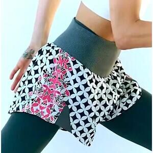 FP MOVEMENT NWOT Carpe Diem Geo Printed High Rise Lightweight Running Shorts L